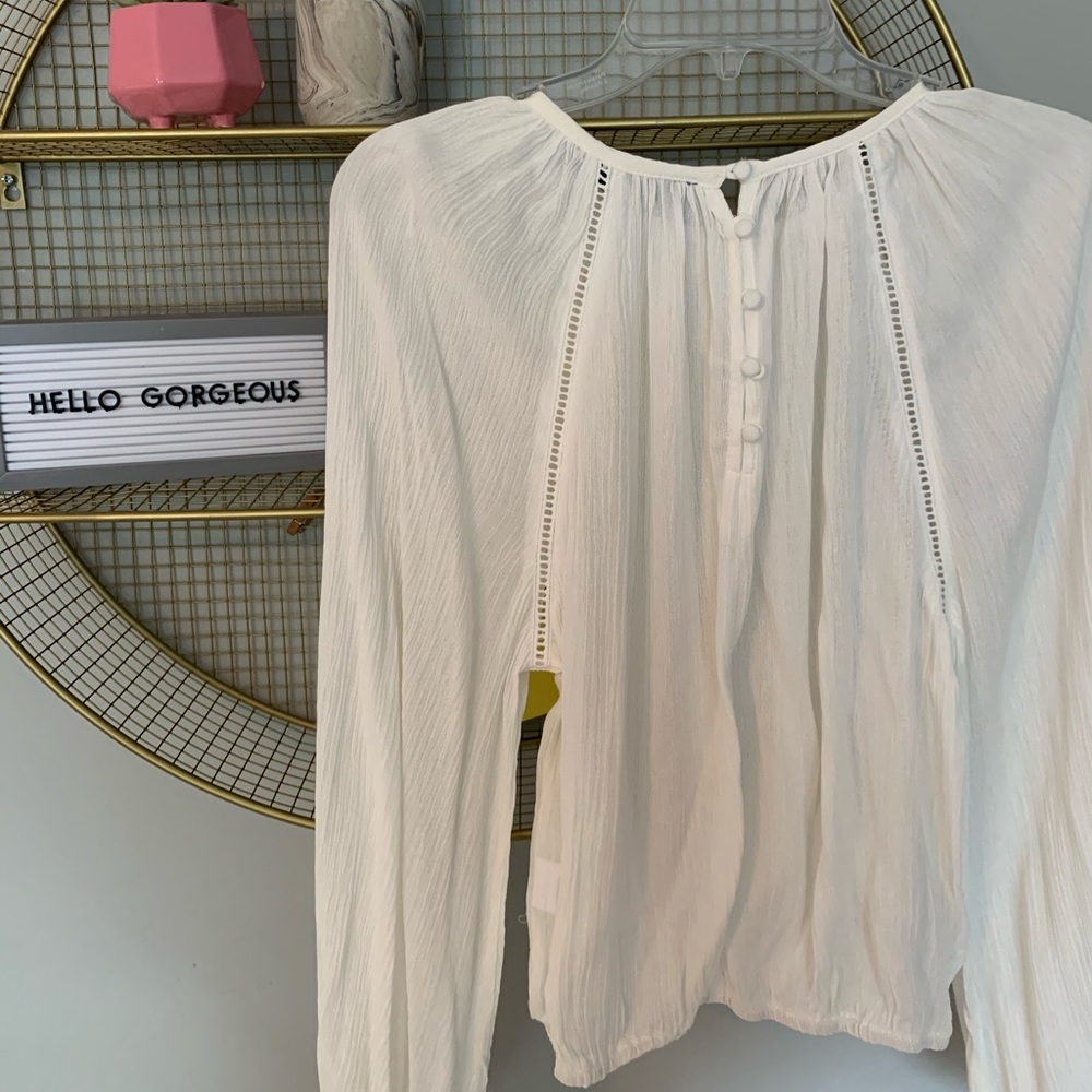 white blouse - Picture 3 of 6